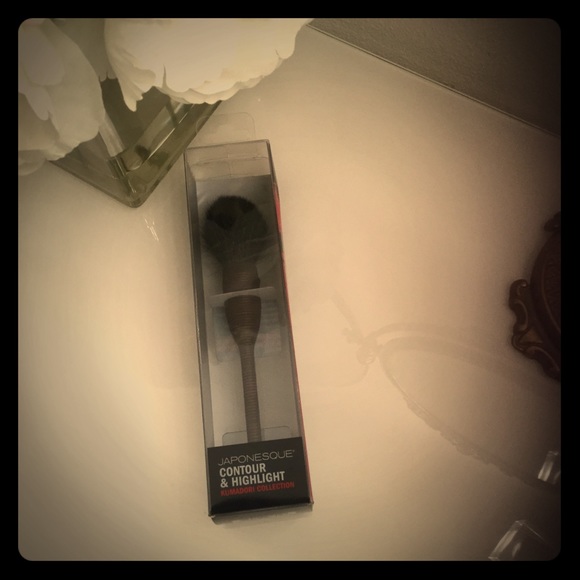 Japonesque Contour and Highlight Brush - Picture 2 of 4